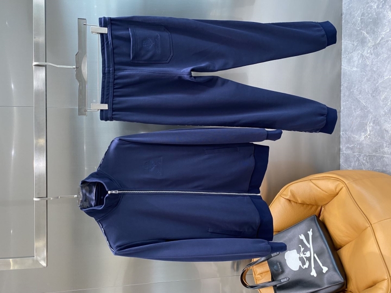 L0r0 P1ana suits